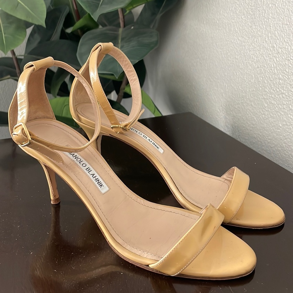 MANOLO BLAHNIK AUTH Women Beige Patent Leather Ankle Strap Chaos Sandals